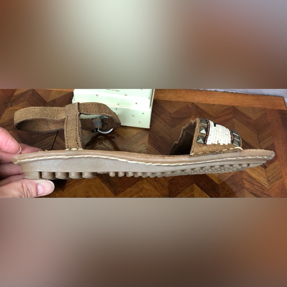 Minnetonka beaded leather strap on sandals 6 - Picture 6 of 8